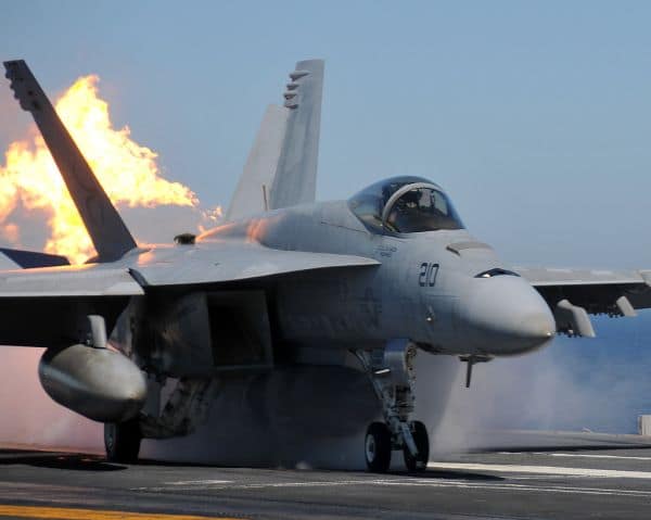 Sorgen um Moral und Bedingungen auf der USS Abraham Lincoln nach neun Monaten auf See
