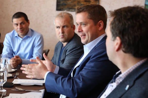 Negociaciones comerciales: Poilievre pide a Carney que no ceda ante Estados Unidos