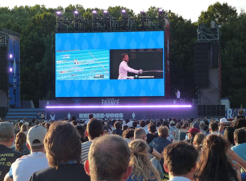 França conquista prata no 4x200 com uma destacada atuação de Marchand