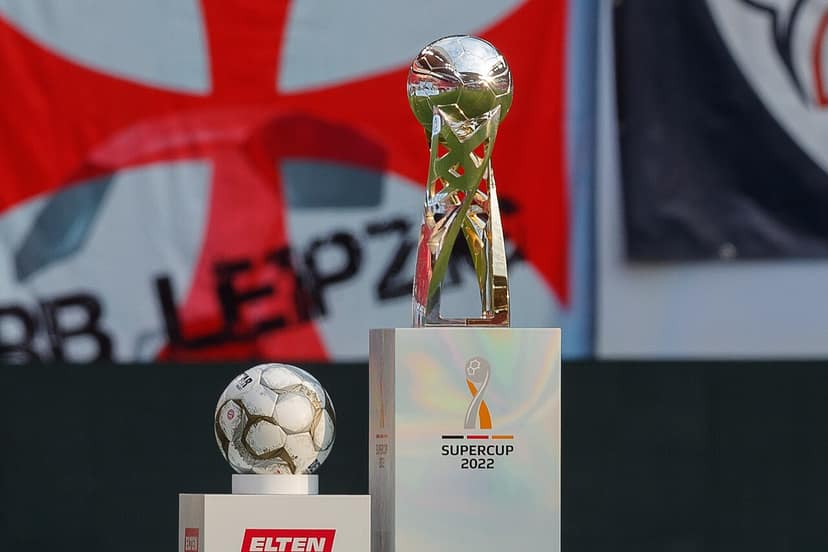 FC Bayern-Frauen gewinnen Supercup gegen Wolfsburg mit 3:0