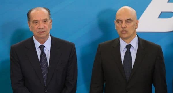 Flávio Bolsonaro apresenta plano de governo com limites ao STF e novo teto de gastos