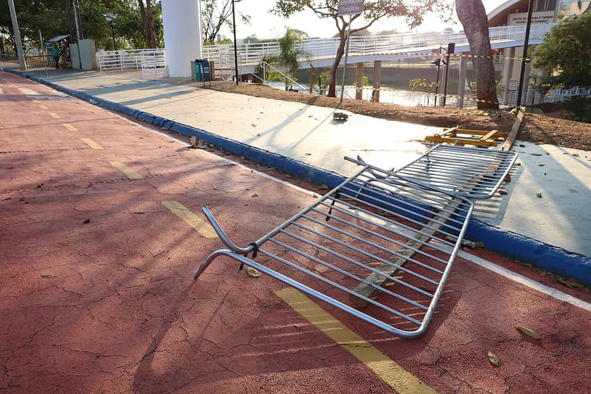 Alterações no trânsito de Quatis devido a carga superdimensionada