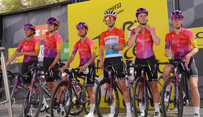 Paula Blasi sacrifices herself in a tough stage of the Tour de France