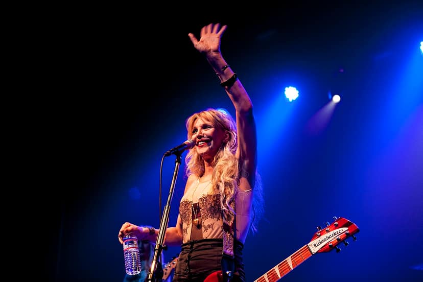 Courtney Love kündigt neues Album an und spricht über gesundheitliche Krise