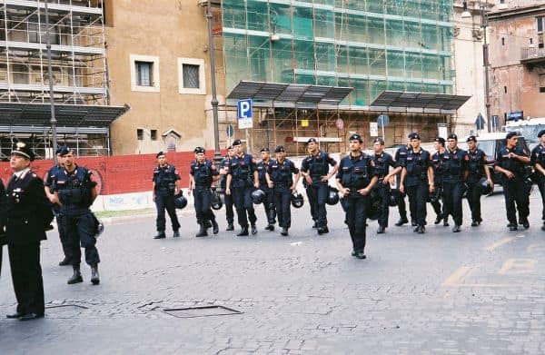 Automobilista investe ciclisti a Lanzo Torinese, quattro feriti