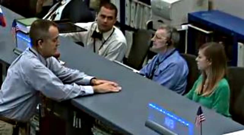 Astronautas da NASA completam caminhada espacial de 6,5 horas na ISS