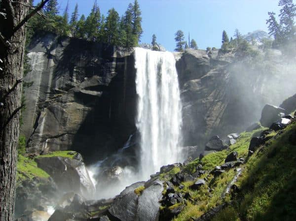 Tourist stürzt in Oregon 54 Meter tief in Wasserfall