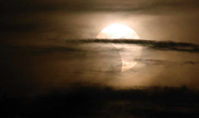 Éclipse solaire partielle et pluie de météores des Perséides prévues pour le 12 août