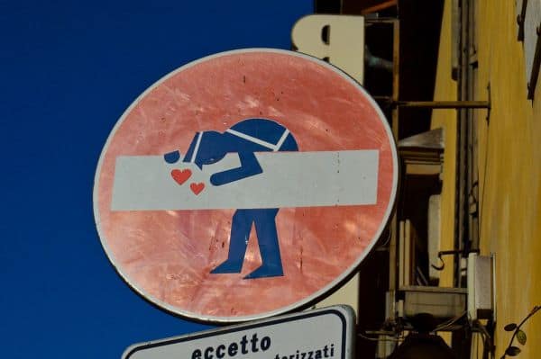 Bollino rot auf Autobahnen zu Ferragosto in Venetien und am oberen Adria