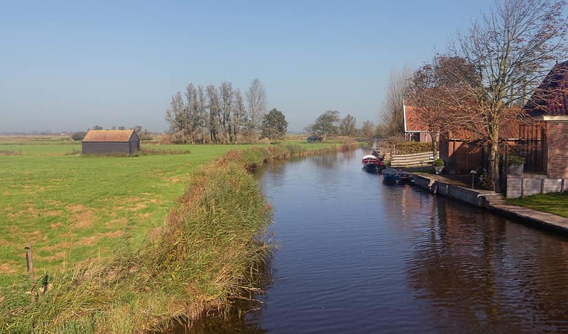 Increasing number of cracks in dikes in South Holland due to drought