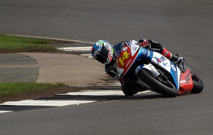 Raul Fernández gana el MotoGP de Gran Bretaña en Silverstone