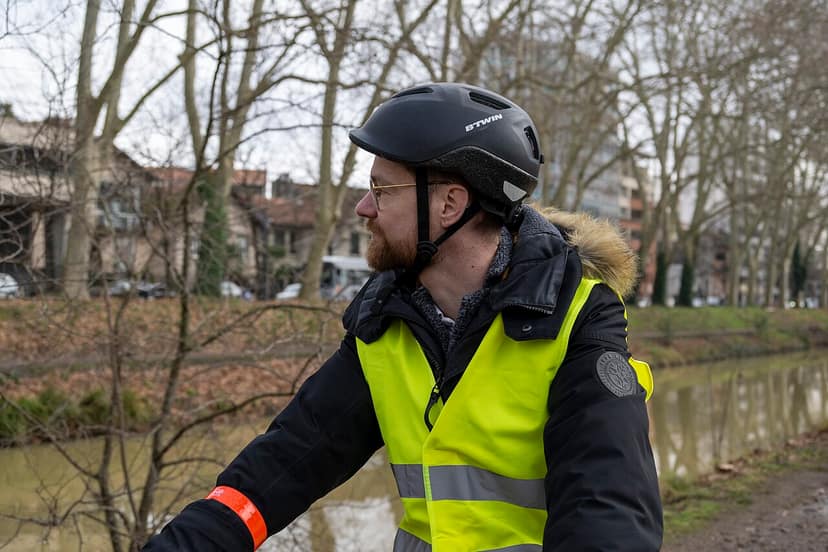 Casque et gilet jaune obligatoires pour les trottinettes à Paris