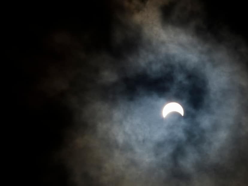 Éclipse solaire mercredi soir : conditions idéales et pénurie de lunettes