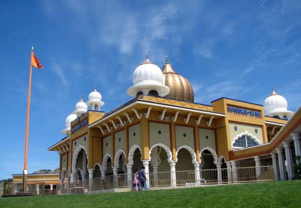 Sukhbir Singh Badal attaccato fuori dal Gurdwara a Nanded, Maharashtra