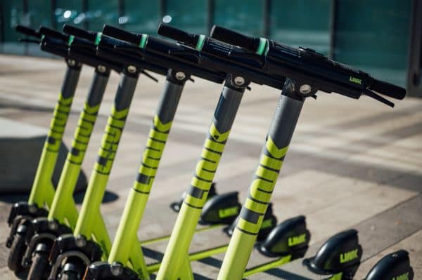 «Yandex Go» testet Altersverifikation für E-Scooter-Miete in Moskau