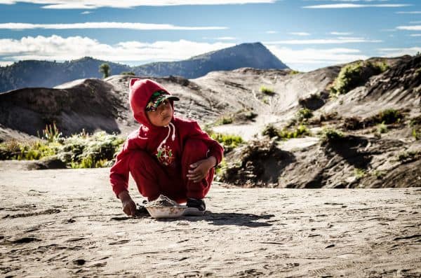 Indonésia Fecha o Parque Nacional do Monte Bromo Devido à Expansão de Incêndio Florestal