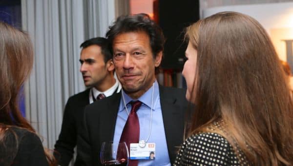 Pakistans Oberster Gerichtshof ordnet Krankenhausüberweisung für Imran Khan an