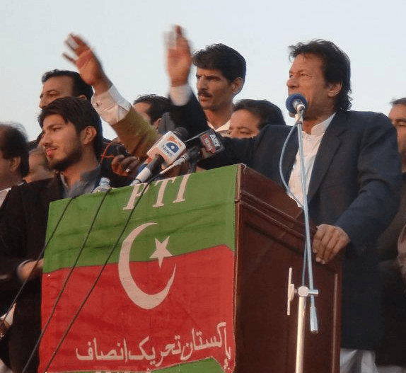 Pakistans Oberster Gerichtshof ordnet Krankenhausüberweisung für Imran Khan an