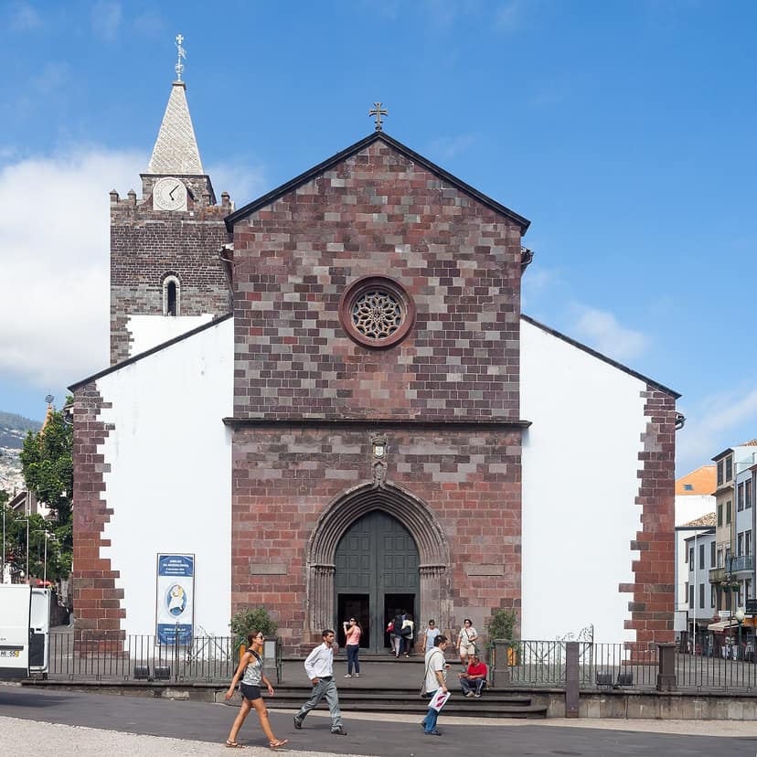 Cristiano Ronaldo reage a rumores de casamento na Catedral de Funchal