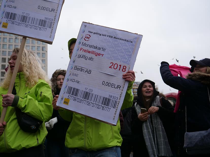 Seguro promulga gratuità dei trasporti per ex-combattenti in tutto il paese