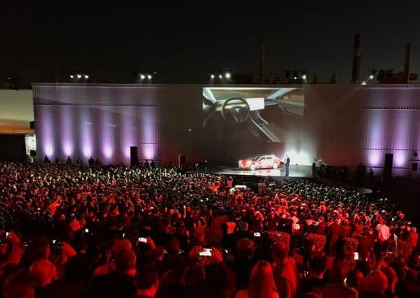 Nevada beschränkt Teslas Robotaxi-Flotte in Las Vegas auf 10 Fahrzeuge