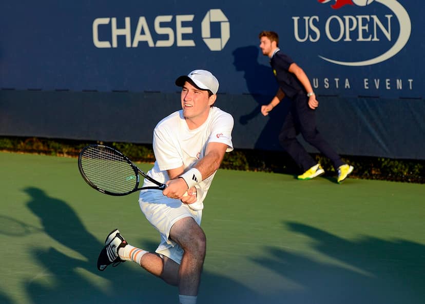 Jannik Sinner desiste do Cincinnati Open devido a lesão no joelho