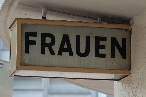 Frauen zeigen Überlegenheit beim Investieren und im Extremsport