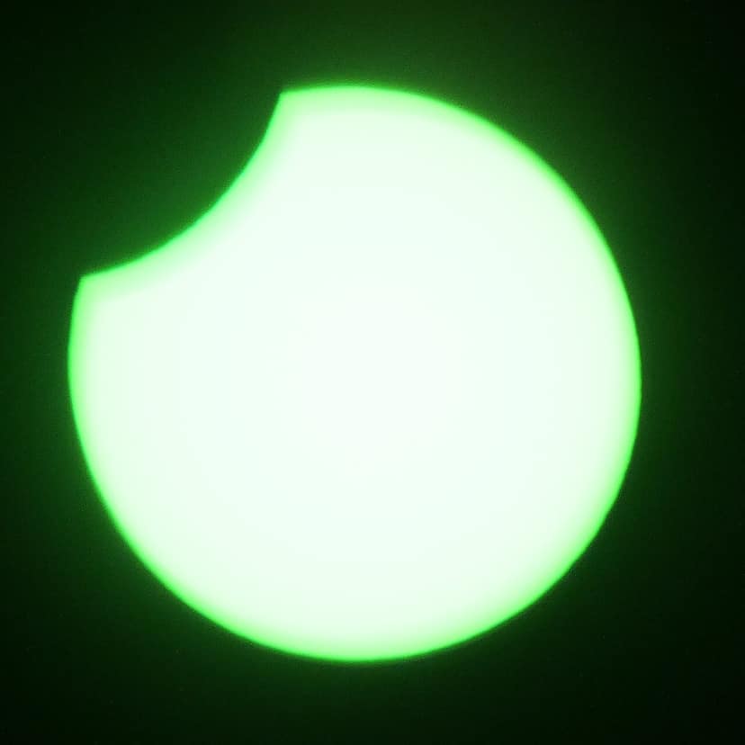 Des millions d'habitants vivent une spectaculaire éclipse solaire à travers l'Europe