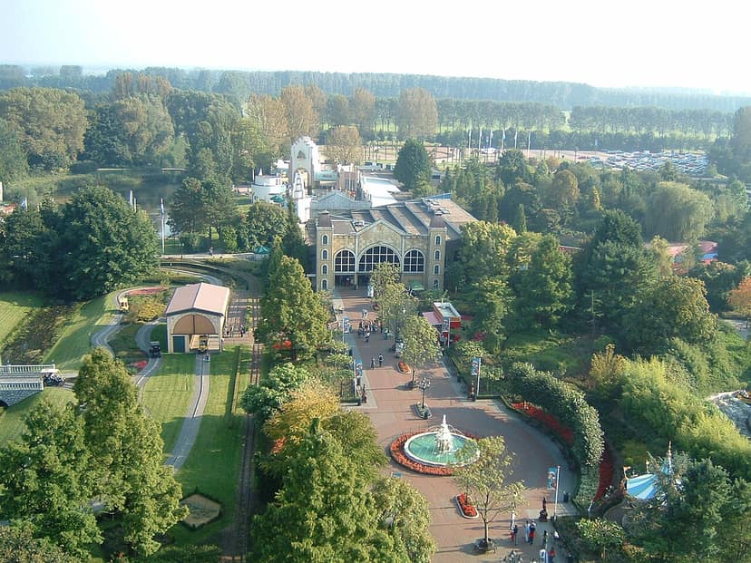 Bezoeker verliest deel van vinger op attractie in Walibi Holland
