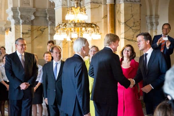 Koning Willem-Alexander en gezin aanwezig bij Grand Prix in Zandvoort